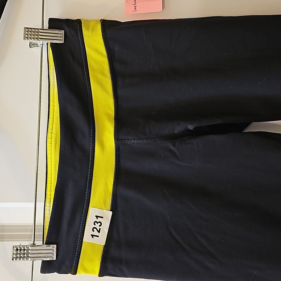 1240. Lululemon Run Inspire Crop II - Picture 2 of 8